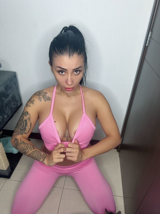 A sexy colombian girl online now!