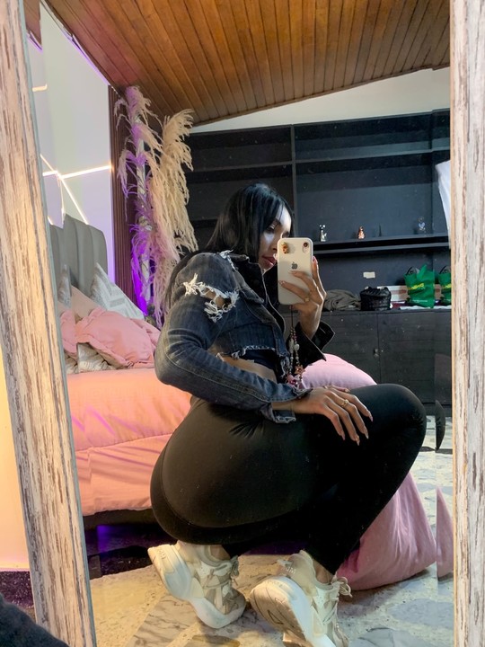 Would you like to see my nice ass close to the camera and bouncing? 🍑💕 you could be enchanted by him