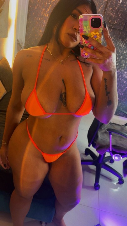 LOOK ONCE… THEN TRY NOT TO LOOK AGAIN 😏🔥