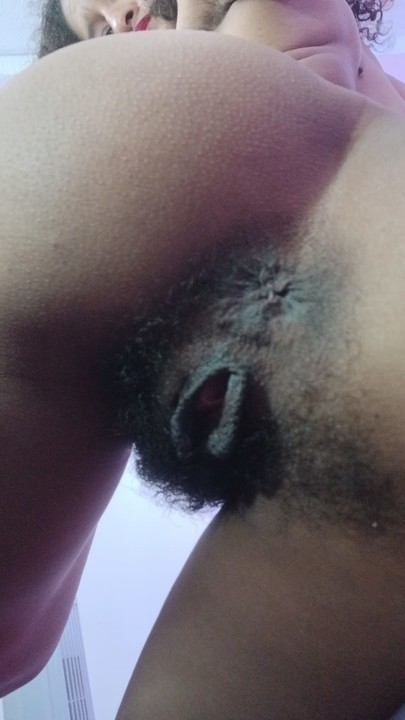 Do you like hairy or shaved pussy 🌸