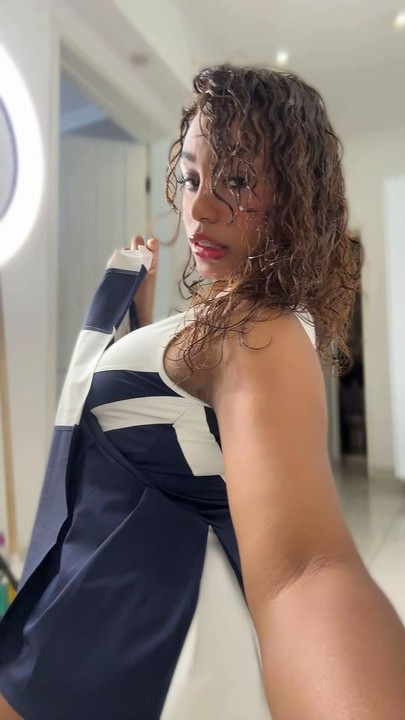Pull this strap and see what's underneath 👅