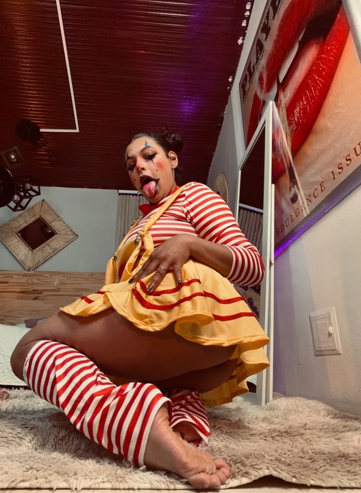 A very hot clown who wants to fuck you 🔥😈
