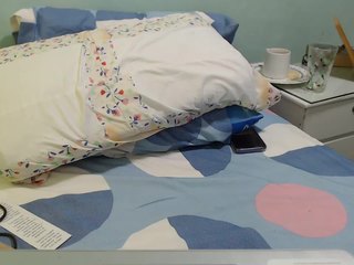 brunette-shory indian teen webcam masturbation