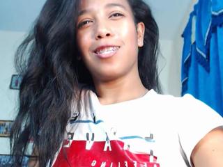 angieroyce teen cameltoe webcam