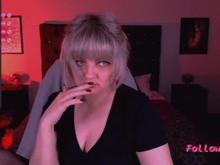 roxybiddy hidden cam mom fingering