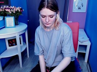 Cutie Bonnie on cam for live nude video chat • Nude Stripper Porn