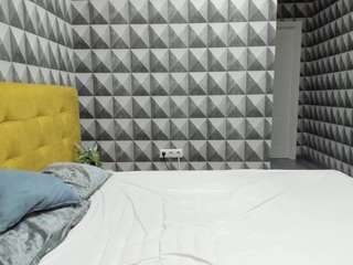 Cravin-fox nude on cam - live sex chat • InTheCrack
