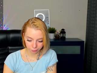 MarthaCameron nude on cam - live sex chat • InTheCrack