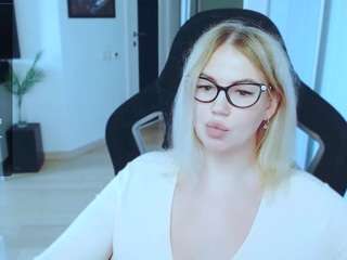 wowdanie big booty mature webcam